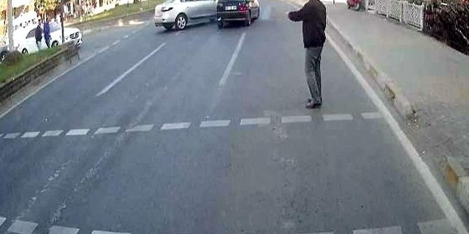 Aydın’da Aşırı Süratli Otomobil Yaşlı Adama Çarptı