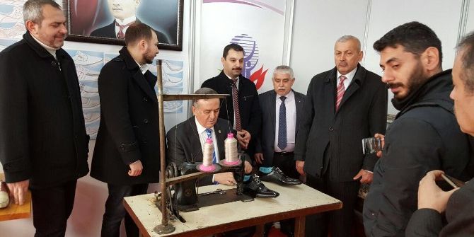 Mhp’li Akçay Tezgahın Başına Geçti, Ayakkabı Üretti