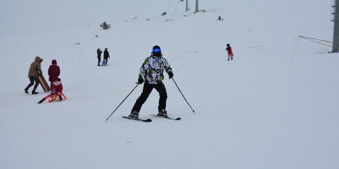 Nemrut Kayak Merkezine Yoğun İlgi