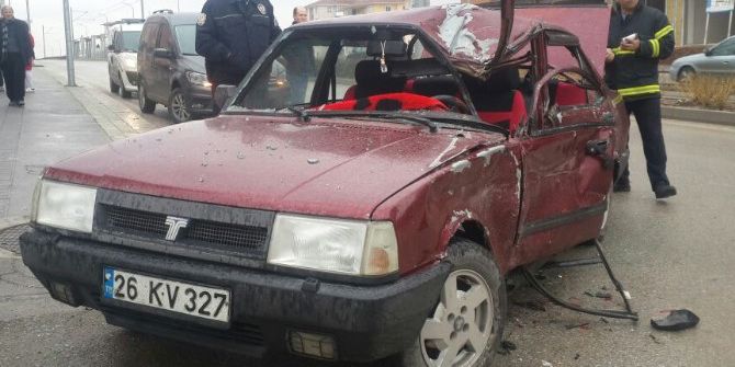 Eskişehir’de Otomobil İle Kamyonet Çarpıştı: 2 Yaralı