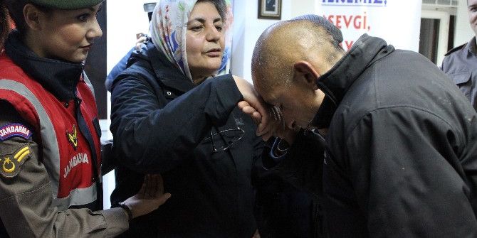 Gurbetçi Annenin 9 Yıllık Evlat Hasretini Jandarma Bitirdi