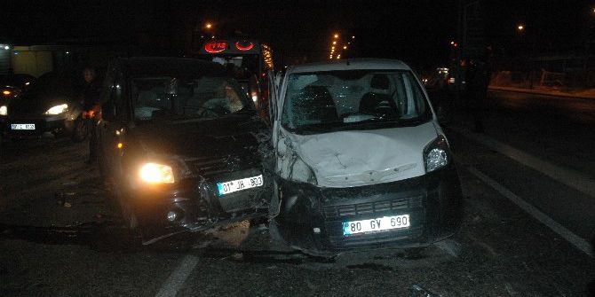 Zincirleme Trafik Kazası: 2 Yaralı