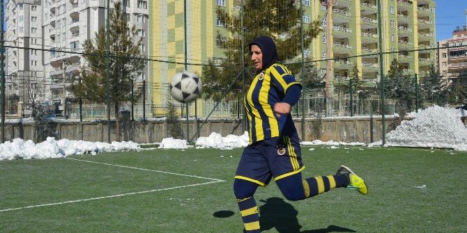 49 Yaşındaki Kadının Futbol Tutkusu