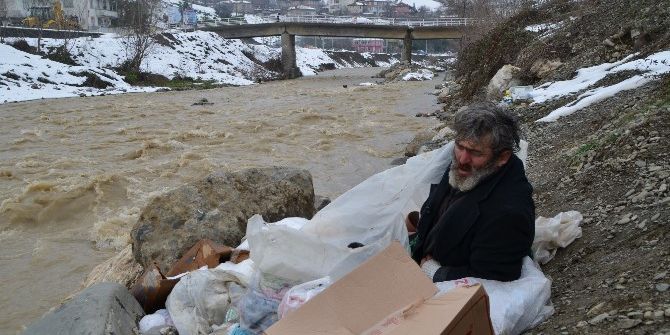 Yatağı Kar, Yorganı Naylondu