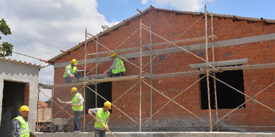 Karesi’de Köy Konakları Yenileniyor