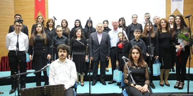 Melikgazi Belediyesi’nin Türk Halk Müziği Konserine Büyük İlgi