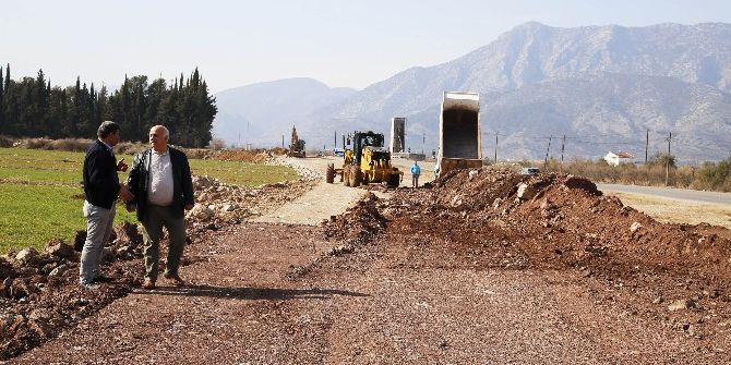 Döşemealtı Yeniköy Mezarlık Yolu Yapılıyor