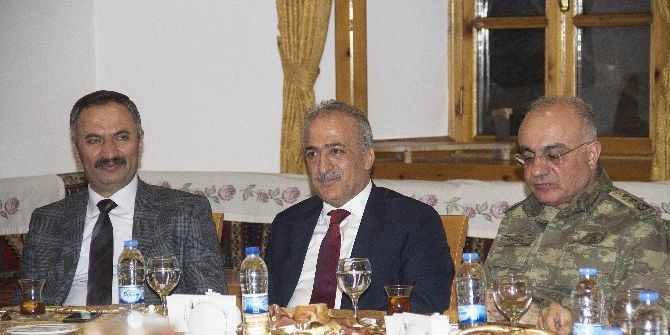 Rektör Çomaklı’dan Adalet Akademisi Başkanı Yılmaz Akçil’e Yemek