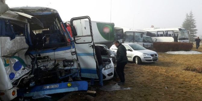 Konya’da Zincirleme Trafik Kazalarında 38 Kişi Yaralandı