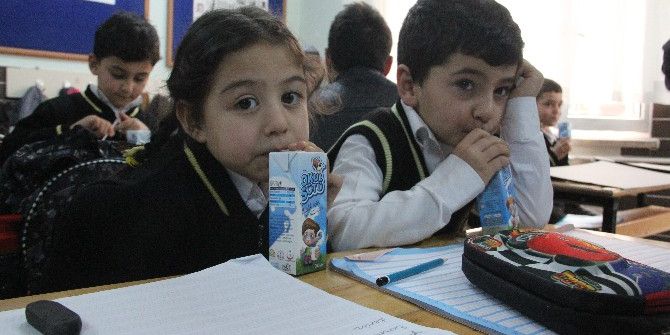 Çorum’da İlk Ders Okul Sütüyle Başladı