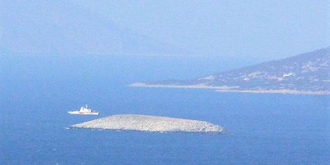 Türk Sahil Güvenliği Kardak Kayalıklarının Arkasına Geçti
