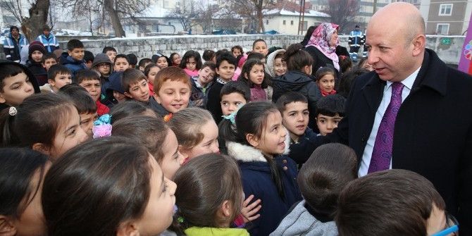 Başkan Çolakbayrakdar, Kocasinanlı Öğrencilerle Bir Arada