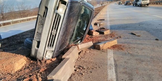 Yolda Kayan Kamyonet Takla Attı: 1 Yaralı