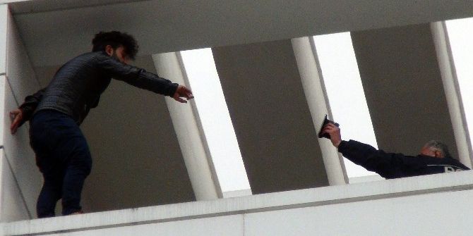 Alacağı İçin Çatıya Cıktı