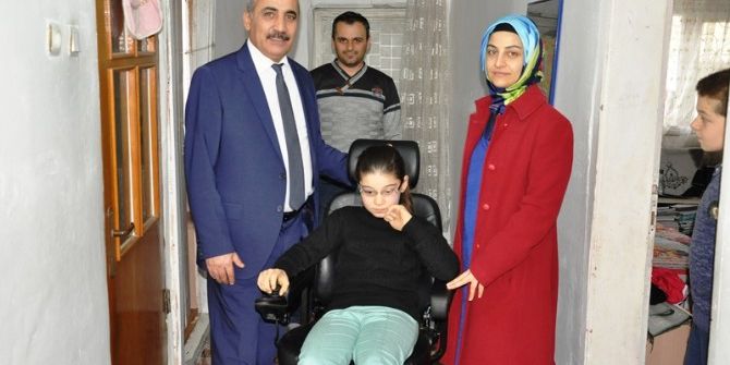 Engelli Çocuğun Akülü Sandalye Sevinci