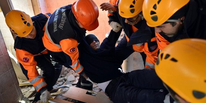 Nefes Kesen Deprem Tatbikatı