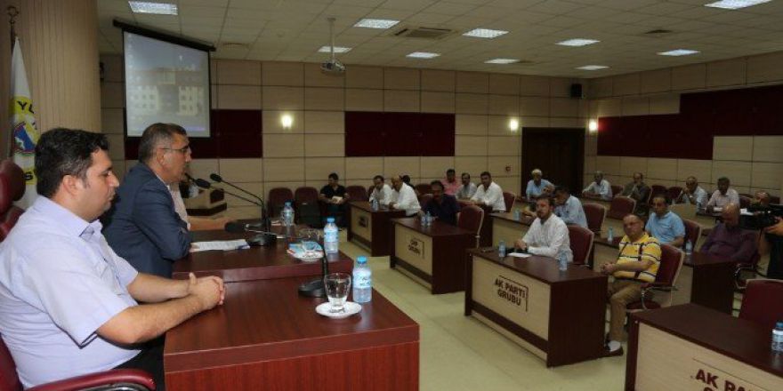 Yüreğir Belediye Meclisi Olağanüstü Toplanıp Darbeyi Kınadı