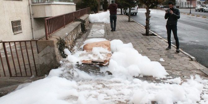 Niğde’de Esrarengiz Köpük