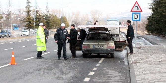 Otomobil Üzerinde Reklam Tabelası Taşıdı, 387 Tl Ceza Yedi