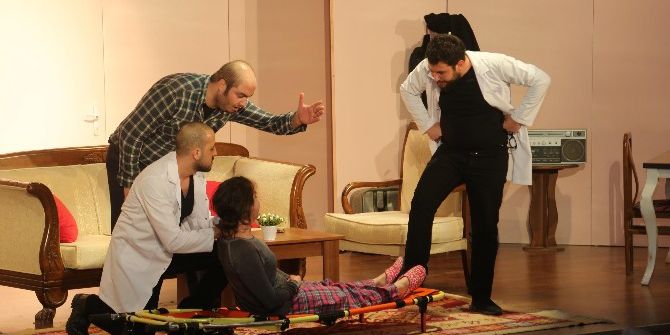 Erdemli Belediyesi Şehir Tiyatrosu, 2017’nin İlk Oyununu Sahneledi