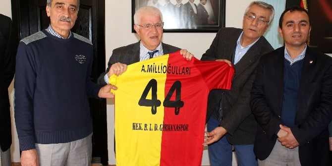 Hekimhan Belediye Başkanı Millioğulları’na Hekimhan Belediye Girmanaspor Forması