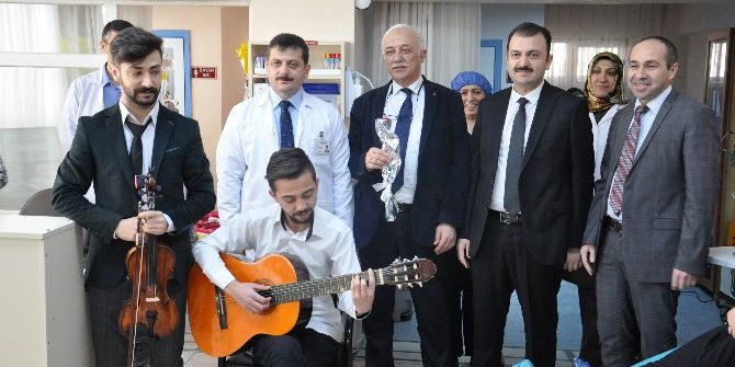 Kemoterapi Hastalarına Müzik Eşliğinde Tedavi