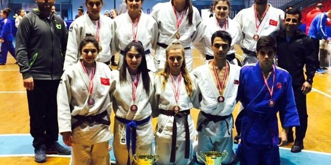 Bayanlar Şampiyon, Erkekler İkinci Oldu