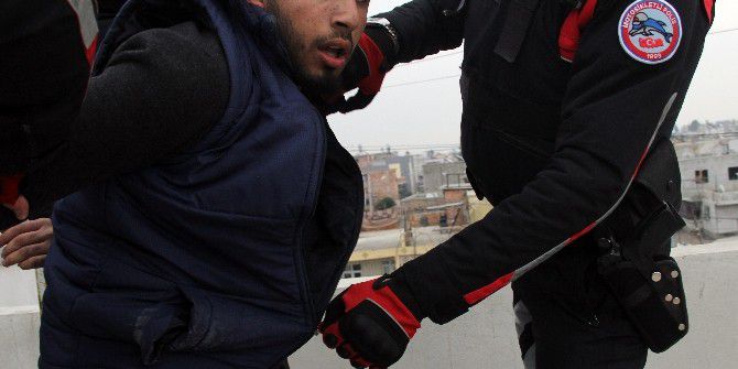 Polisi Görünce Kaçan Pkk’lı Yakalandı