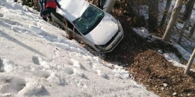 Konya’da Otomobil Uçuruma Yuvarlandı: 3 Yaralı