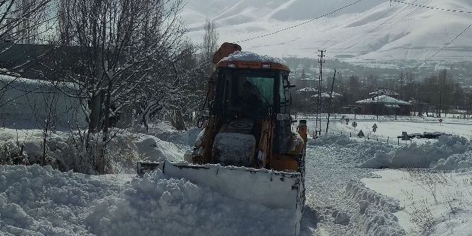 Gevaş Belediyesinden Karla Mücadele Çalışması