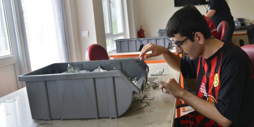 Engelliler Montaj Atölyesi’nin Yıldızı Parlıyor