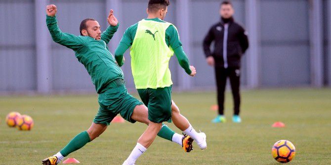Bursaspor’da Fenerbahçe Mesaisi Sürüyor