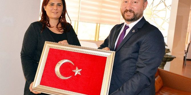 Anadolu Okullarından Başkan Çerçioğlu’na Türk Bayrağı