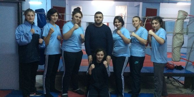 Karadeniz Boks Kulübü Kadın Eldivenleri Şampiyonada İddialı