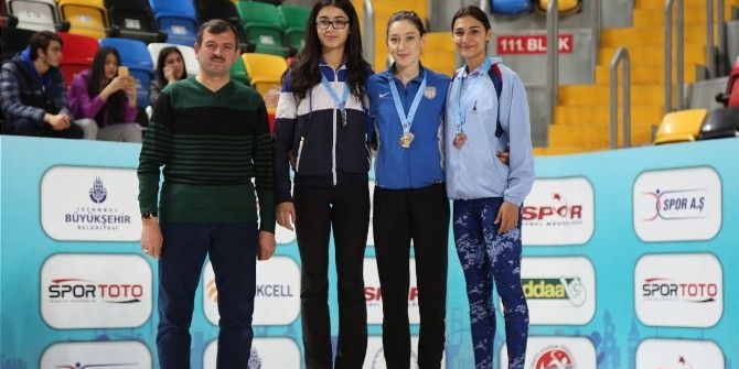 İzmir’e 3 Madalya İle Döndüler