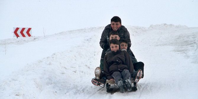 Çocukların Kar Keyfi