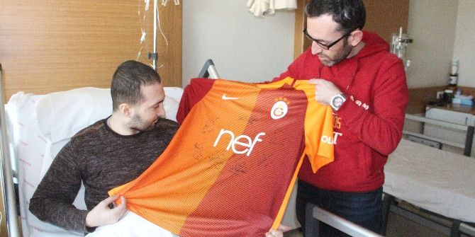 İmzalı Bir Forma Mutlu Olmasına Yetti