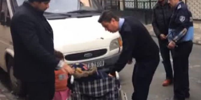 Zabıtayı Gören Tekerlekli Sandalyedeki Dilenci Kız Ayaklanarak Yürümeye Başladı