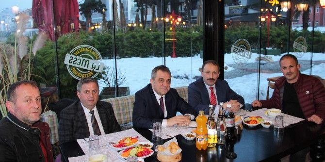 Karla Mücadele Çalışmalarına Katılan Personeli İle Yemekte Buluştu