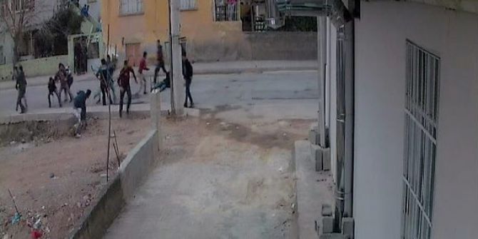 Suriyelilerin Taşlı Sopalı Kavgası Kamerada