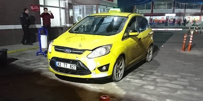 Taksi Şoförü Kendisini Bıçaklayan Şahsı Cep Telefonuyla Çekti