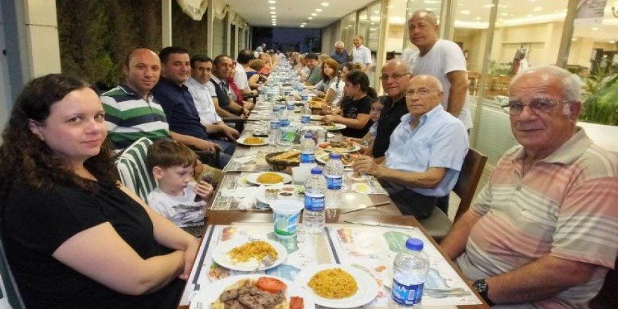 Edremit’te Dayanışma Yemeğinde Eğlence Bölümü Kaldırıldı