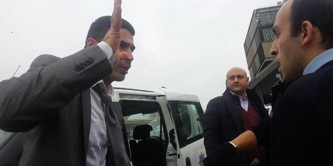 Vatandaş Polise Vuran Zanlıyı Linç Etmeye Çalıştı