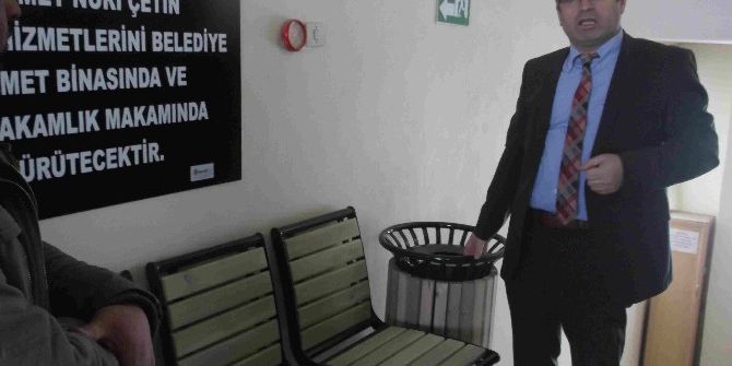 Varto Belediyesinden Bank Ve Çöp Kutusu Dağıtımı