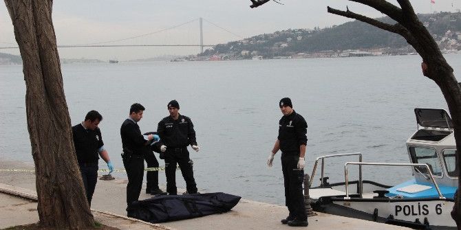 Üsküdar Açıklarında Denizden Ceset Çıktı