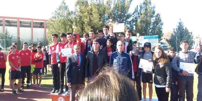 Kulp Yatılı Bölge Ortaokulu Türkiye Gruplar Kros Yarışmalarına Gidiyor