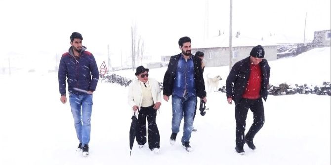 Tarzıyla Erkeğe Benzeyen İlk Kadın Muhtar Kar Kış Demeden Çalışıyor