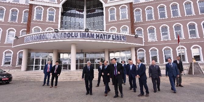 Vali Aktaş, Yeni Hizmete Giren Okulları Gezdi.