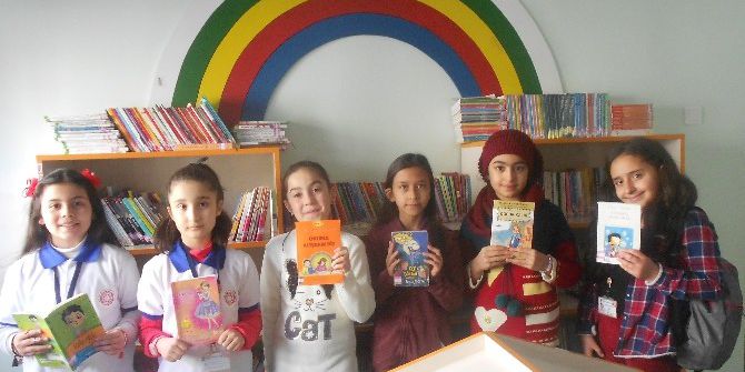 Çocuk Meclisi Üyeleri, İlk Çocuk Kütüphanesinde