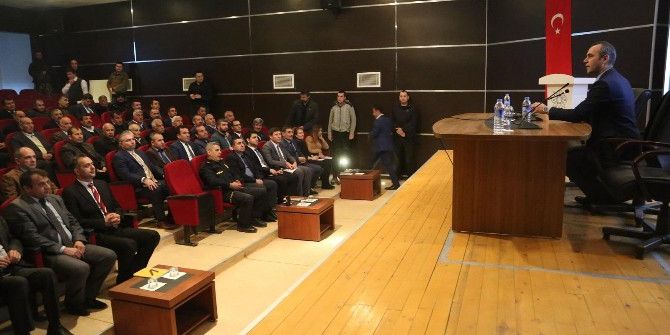 Kaymakam Adanur Muhtarlarla Bir Araya Geldi